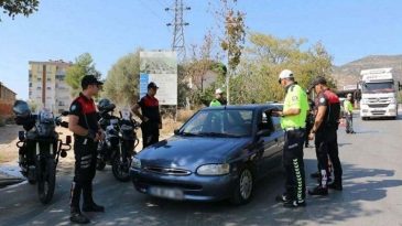 İzmir’de 496 Kişi Gözaltına Alındı