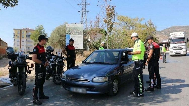 İzmir’de 496 Kişi Gözaltına Alındı