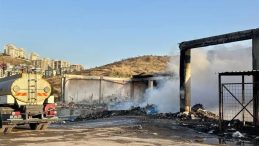 İzmir’de Geri Dönüşüm Tesisinde Yangın Çıkardığı İddiasıyla 1 Şüpheli Yakalandı!