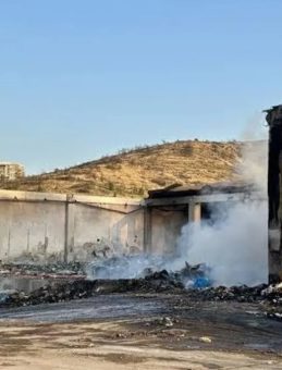 İzmir’de Geri Dönüşüm Tesisinde Yangın Çıkardığı İddiasıyla 1 Şüpheli Yakalandı!
