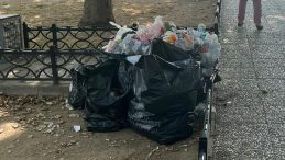 İzmir’de Grev Devam Ediyor: Konak’ta Çöpler Birikti