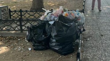 İzmir’de Grev Devam Ediyor: Konak’ta Çöpler Birikti