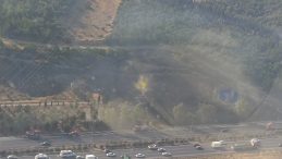 İzmir’de Tır Yangını Ormana Sıçradı