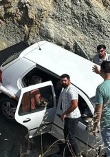 İzmir’de Trafik Kazasında Hayatını Kaybeden Öğrencinin Karnesi Sırasına Konuldu