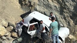 İzmir’de Trafik Kazasında Hayatını Kaybeden Öğrencinin Karnesi Sırasına Konuldu