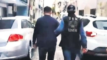 İzmir&rsquo;de FET&Ouml; Operasyonu: 20 G&ouml;zaltı