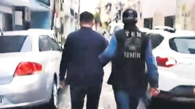 İzmir’de FETÖ Operasyonu: 20 Gözaltı