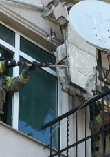 Kadıköy’de 5 Katlı Binanın 4. Katındaki Balkon Çöktü!