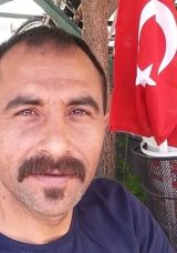 Kafasında şişe kırıp, boğazını kesmişti: O cani tutuklandı!