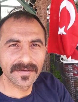 Kafasında şişe kırıp, boğazını kesmişti: O cani tutuklandı!