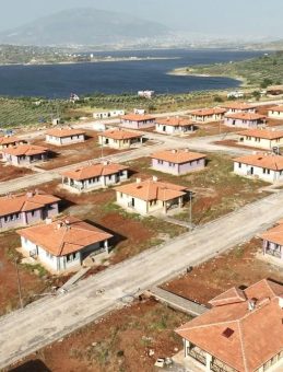 Kahramanmaraş’ta Depremzedelere Göl Manzaralı Köy Evi: Devletimiz Bize Çifte Bayram Yaşattı