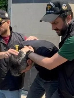 Kahvehanede Silah Gösterimi Faciası: Arkadaş Kalbinden Vuruldu