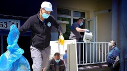 Kapıyı açan olmayınca mahkeme kararıyla içeri girildi… Emekli doktorun evinden çıkanlar ekipleri şok etti!