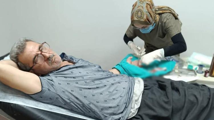 Karpuz Keserken Serçe Parmağını Kesti, Yeniden Dikildi