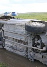 Kars’ta Hafif Ticari Araç Şarampole Devrildi! 5 Yaralı