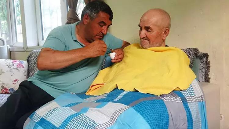 Kayseri’de Örnek Evlat! 6 Yıldır Felçli Babasına Bakıyor! ‘O Benim Her Şeyim’