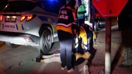 Kaza Yapan Sürücü Alkol Etkisiyle Yere Yığıldı