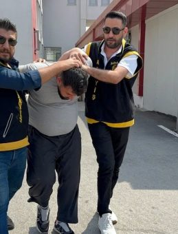 Kendisini ve Eşini Evden Kovan Annesini Öldürdü