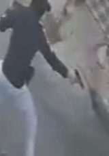 Kıraathanede saldırıya uğrayan adam! Olay anı güvenlik kameralarına yansıdı