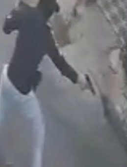 Kıraathanede saldırıya uğrayan adam! Olay anı güvenlik kameralarına yansıdı