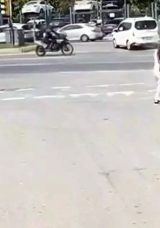 Kontrolsüz Dönüş Yapan Araçla Çarpışan Motorize Polis Ekibi Yaralandı