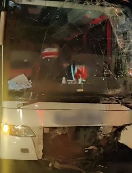 Konya’da Yolcu Otobüsü ve Otomobilin Çarpışması: 1 Kişi Hayatını Kaybetti, 8 Kişi Yaralandı!