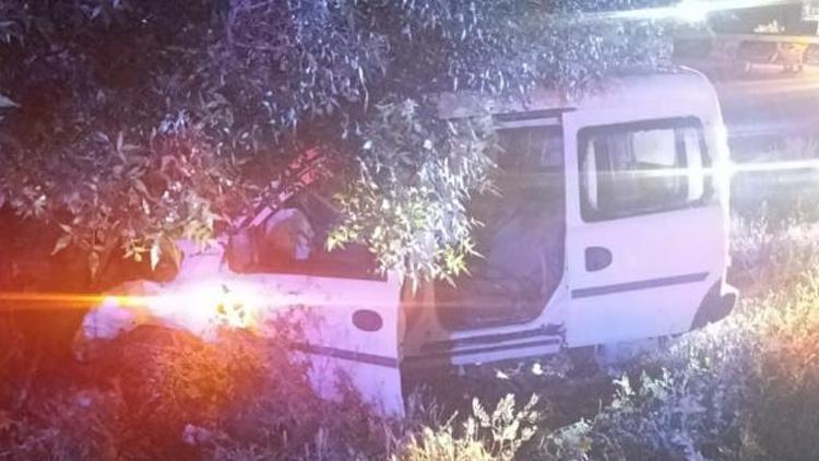 Konya’da Yoldan Çıkan Araç Ağaca Çarptı! 6 Kişi Yaralandı