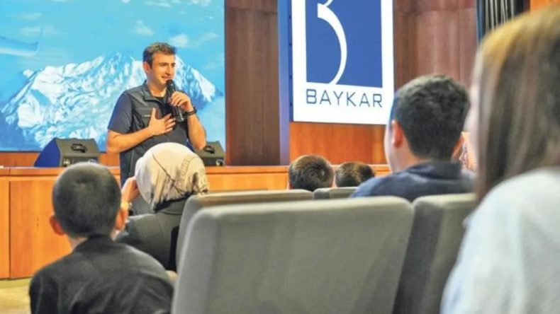 Korunan çocuklar teknoloji merkezinde