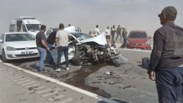 Kum Fırtınası Nedeniyle 8 Araç Birbirine Girdi! 5 Yaralı