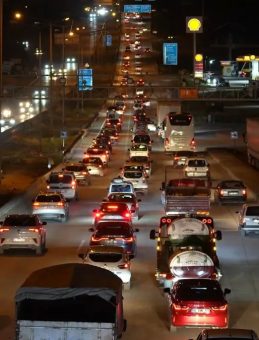 Kurban Bayramı yoğunluğu ‘kilit kavşak’ta gece de sürdü