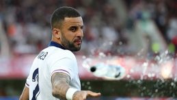 Kyle Walker, Manchester City&apos;e Döndü!