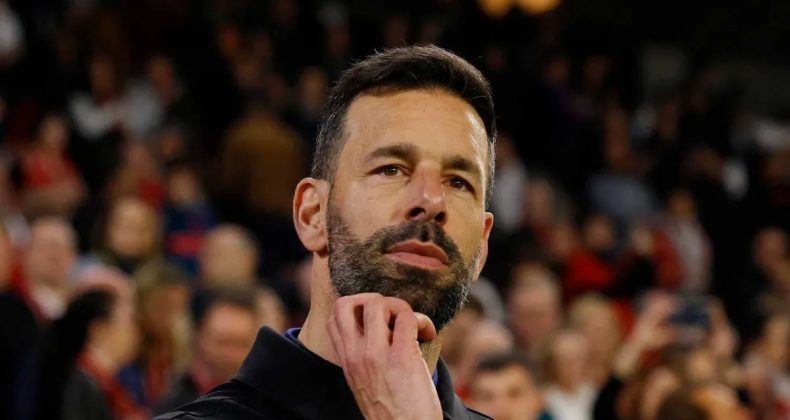 Leicester City'de Ruud van Nistelrooy ile Veda Edildi