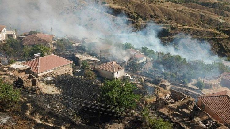 Malatya’da Ot Yangını Evlere Ulaştı