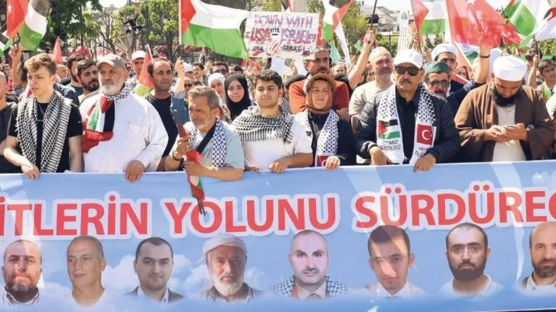 Mavi Marmara’nın 15. Yıl Dönümünde Gazze İçin Yürüyüş Düzenlendi