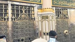 Medine’de Hz. Muhammed’in Kabrinin Ziyareti