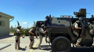 Mehmetçik Bayramda Görevde, Her An Eli Tetikte Bekliyor