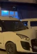 Mersin’de Kaza: Kontrolden Çıkan TIR, İki Araç ve Bir Evin Duvarına Çarparak Durdurdu