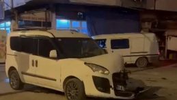 Mersin’de Kaza: Kontrolden Çıkan TIR, İki Araç ve Bir Evin Duvarına Çarparak Durdurdu