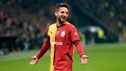 Mertens Futbola Veda Etti!