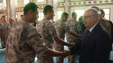 Milli Savunma Bakanı Güler, Mehmetçikle Bayramlaşma Töreni Düzenledi