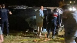 Minibüs Tarlaya Savrulup, Devrildi: 1 Ölü, 1 Yaralı