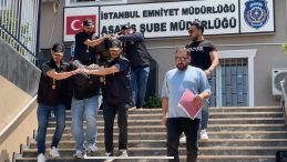 Motorla Gelen Şüpheliler 1.4 Milyon Dolar Değerindeki Çantayı Gasp Etti