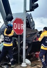 Muğla’daki Korkunç Kazanın Görüntüleri Açığa Çıktı: Araç Tamamen İkiye Ayrıldı!
