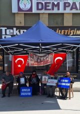 Muş’ta Evlatlarına Kavuşmak İsteyen Aileler DEM Parti Önündeki Eylemlerini Sürdürüyor
