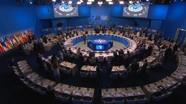 NATO Zirvesi &Ccedil;er&ccedil;evesinde Savunma Bakanları Buluştu