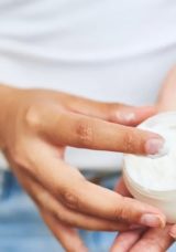 Nemlendirici ve G&uuml;neş Kremi Kullanım Sırası: Hangisi &Ouml;nce Gelmeli?