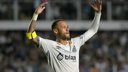 Neymar İmzasını Attı!