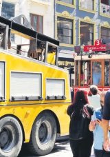 Nostaljik Tramvay Yolda Kaldı