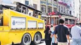 Nostaljik Tramvay Yolda Kaldı