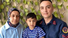 Oğlumuz gözlerimizin önünde eriyor